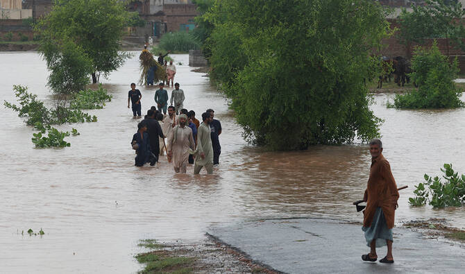 Flood warnings issued in Sindh after heavy rains displace families