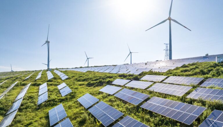 Global renewable energy investment reaches record high